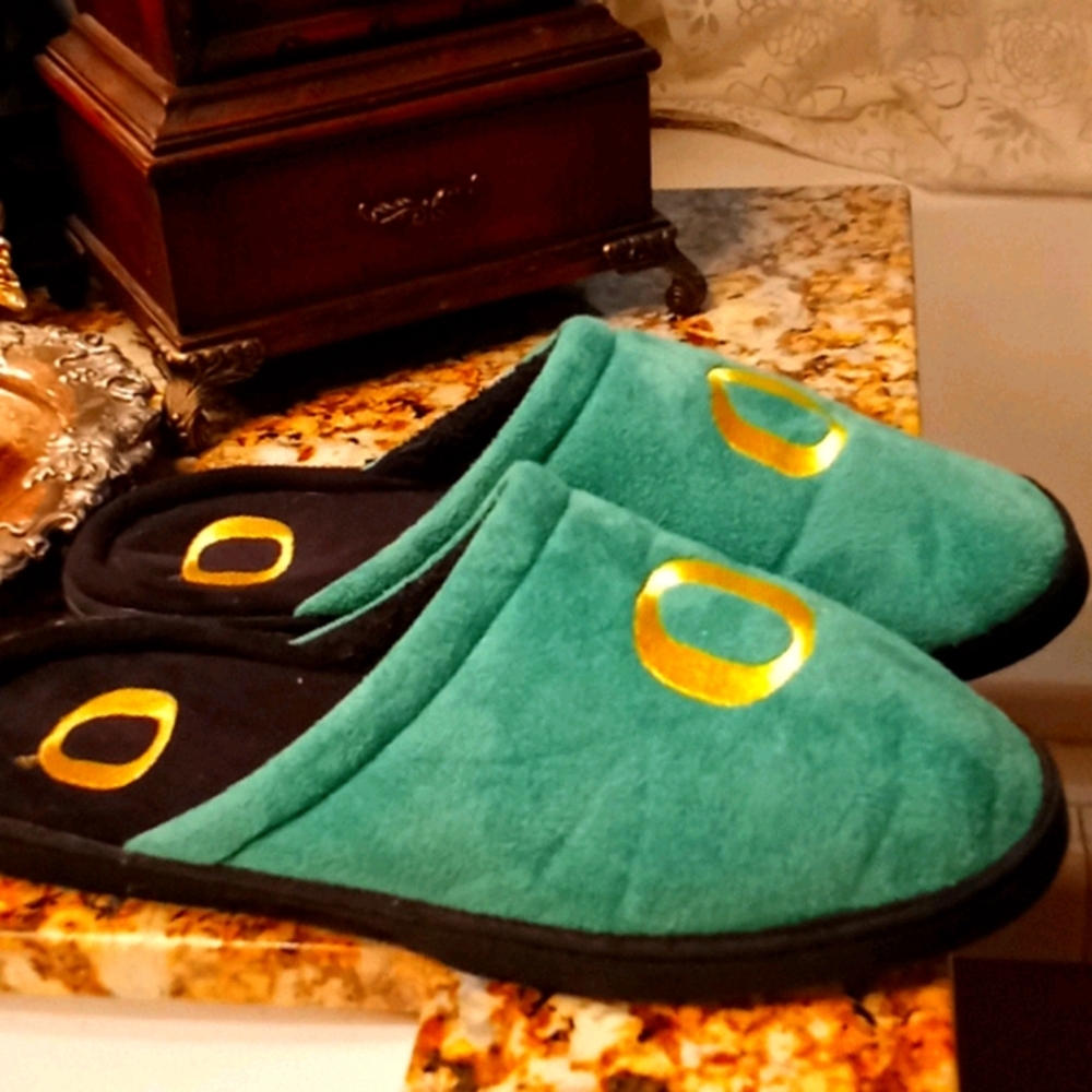 🦆❤ University of Oregon fleece slippers, 9/10